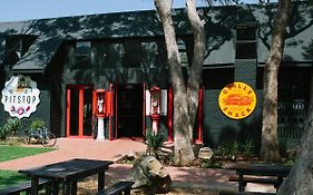 Pitstop Lodge